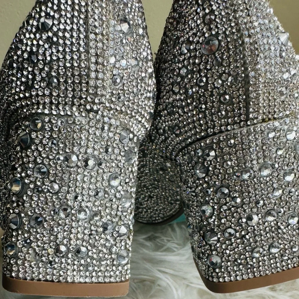 Betsy Johnson silver block heels. - Picture 11 of 11